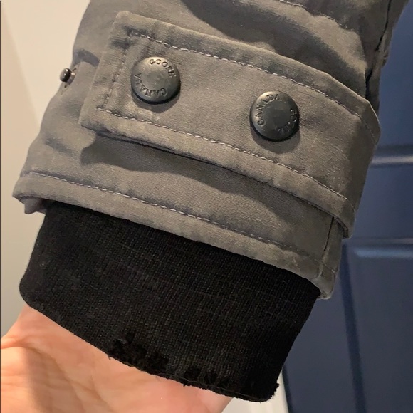 Canada Goose Shelburne parka jacket. Size S/P - Picture 9 of 17